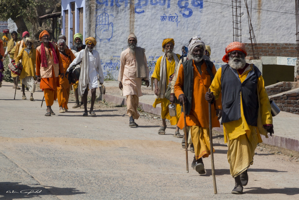 Festival-goers on the Street. Orchha, India